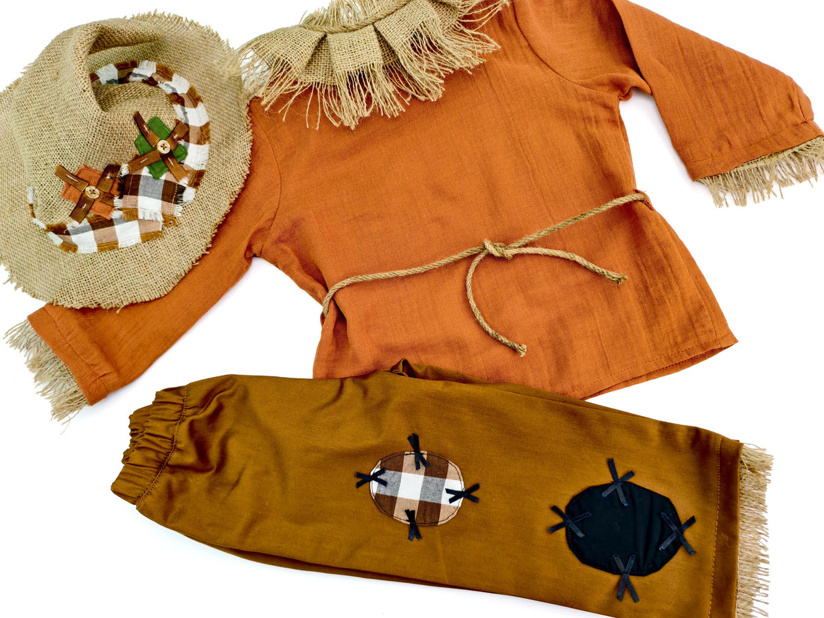 Baby scarecrow costume with straw hat for Halloween and fall photos — photo 4